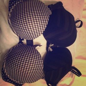 Victoria’s Secret bras set